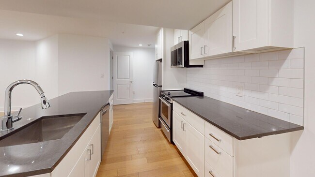 Building Photo - 472 Ridge St NW