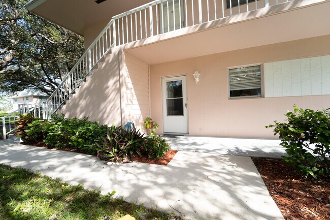 Building Photo - 18081 SE Country Club Dr