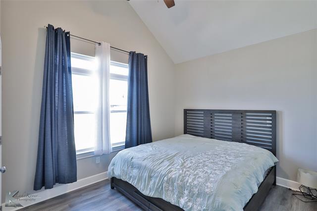 Building Photo - 5433 Fallbrook Dr