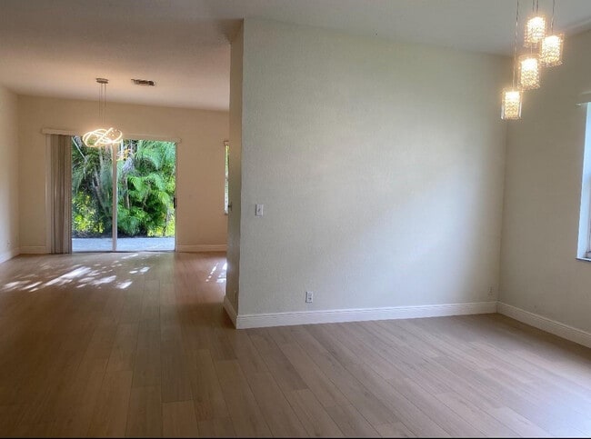 Building Photo - 7953 NW 70th Ave