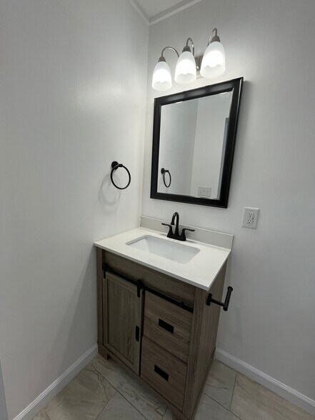 Building Photo - 3939 Mathis St