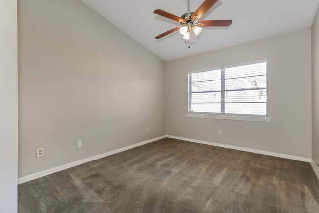 Building Photo - 1012 Cameo Crest Ln