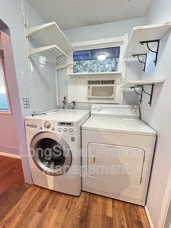 Building Photo - 2872 SE Linda St