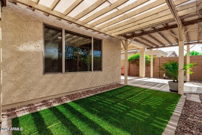 Building Photo - 26180 W Wahalla Ln