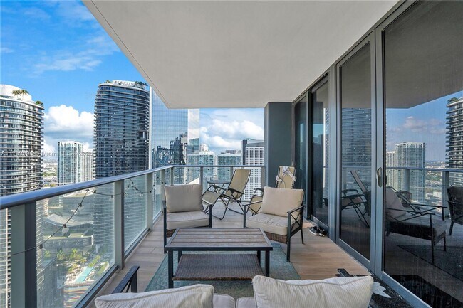 Primary Photo - 1010 Brickell Ave