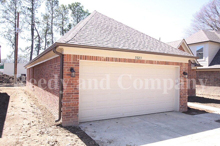 Building Photo - 5023 Acorn Dr