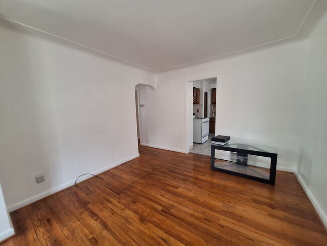 Building Photo - Charming 2 bedroom home in Harper Woods