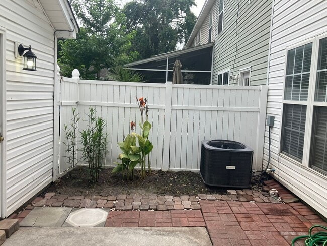 Building Photo - 3BR / 2.5BA @ Westbury Park
