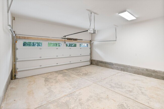 Building Photo - 129 French St