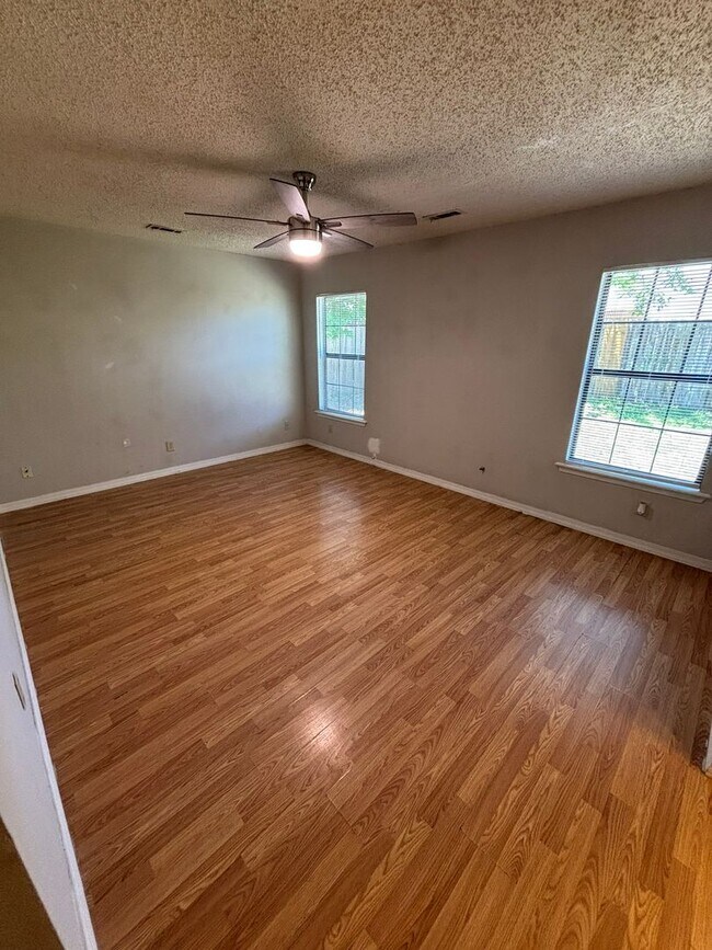 Building Photo - **COMING MID-JUNE** Located off Wedington Dr! 3 Bedroom 2 Bathroom Single Family Home!