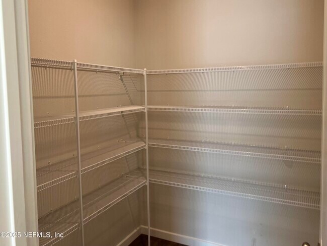 Building Photo - 14750 Cashew Ave