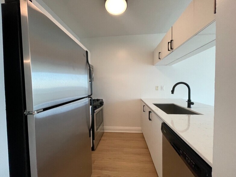 Building Photo - 502 Ninth Avenue