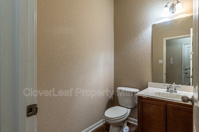 Building Photo - 5420 Nutmeg Tr