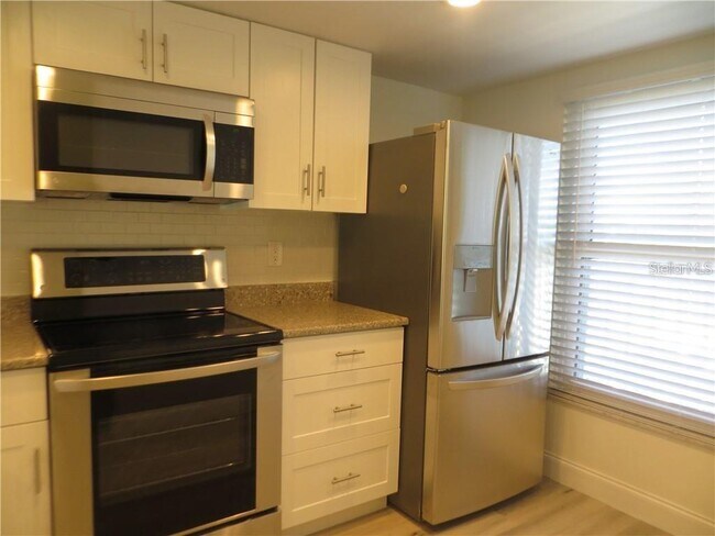Building Photo - 121 Island Way