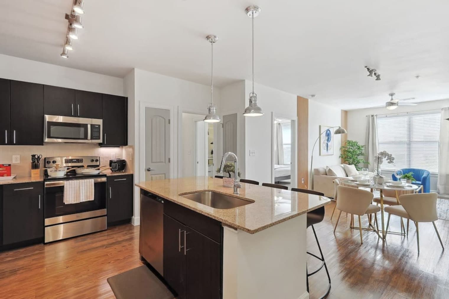 Building Photo - 5752 Town and Country Blvd