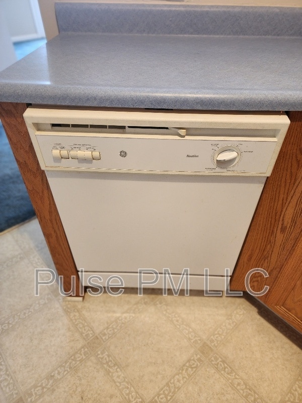 Building Photo - 985 Mistflower Ln