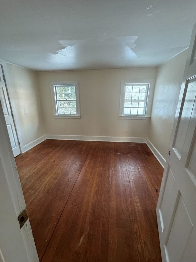 Building Photo - Cozy Two Story Home with Two Bathrooms