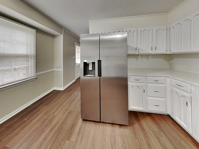 Building Photo - 1431 Lantana Dr