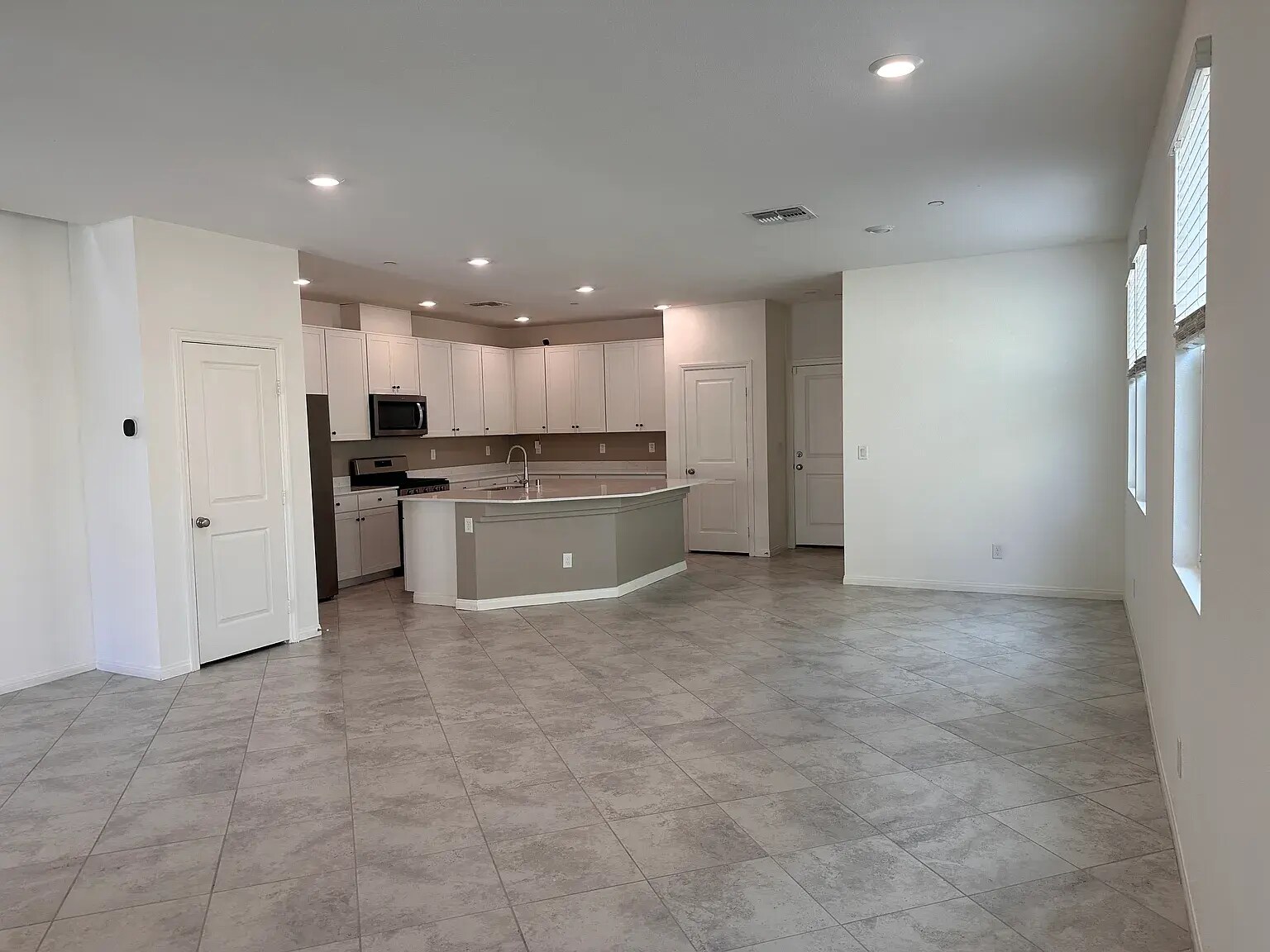 Building Photo - 3270 Trabia Ave