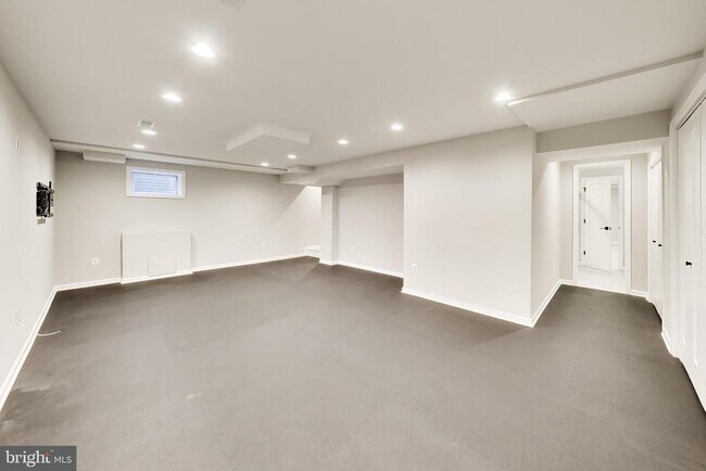 Building Photo - 7724 Fontaine St