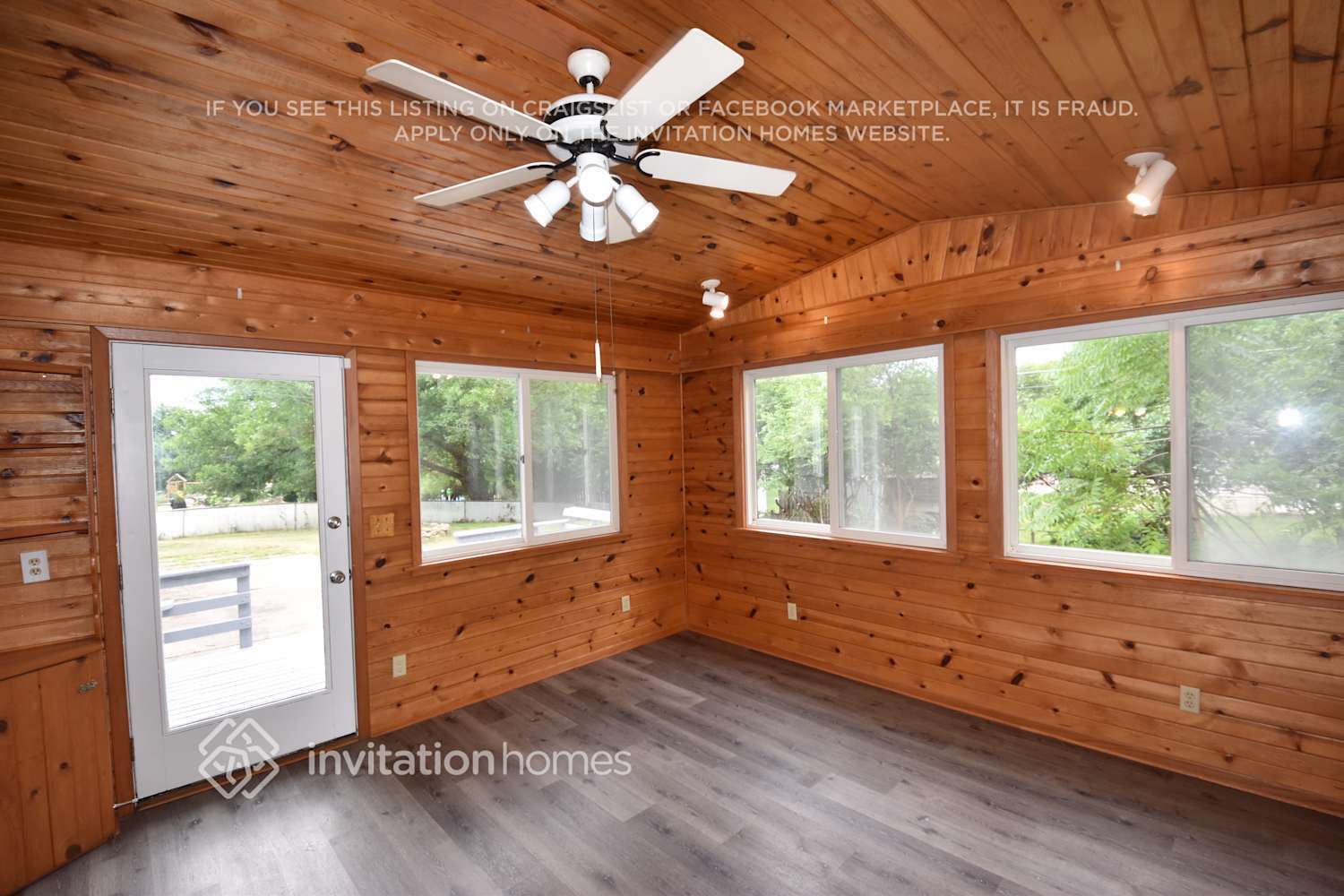 Building Photo - 8285 Hyde Ct S