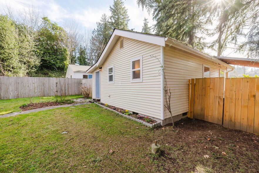 Building Photo - 3810 valley drive
