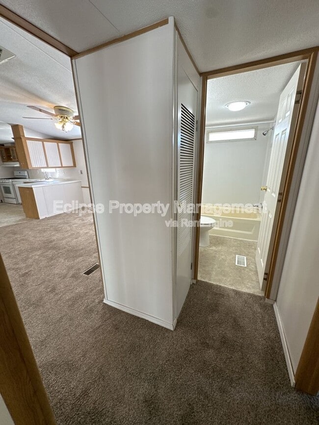 Building Photo - 178 Hollyberry Way