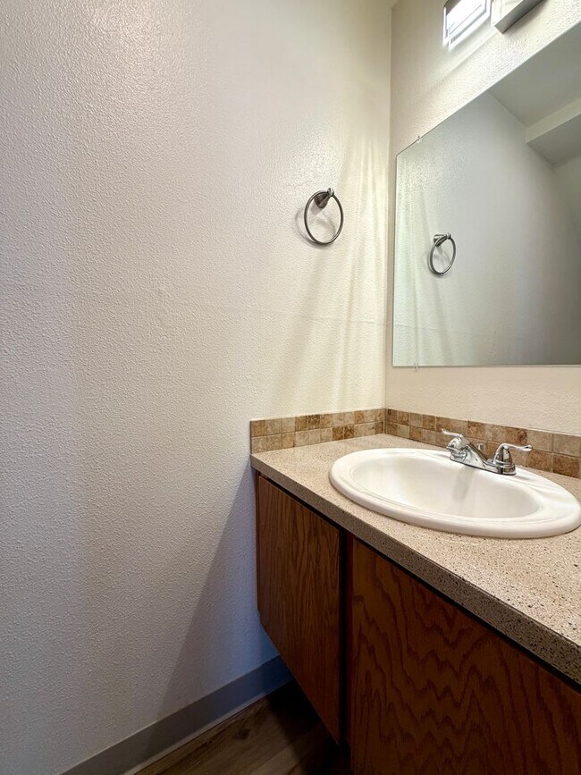 Building Photo - **$1000 DEPOSIT + FREE FIRST MONTH'S RENT** 3 Bed 1.5 Bath Townhouse In Garden Home~ A/C~ Wood Bu...