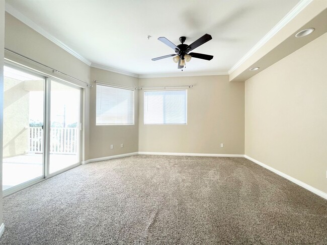 Building Photo - Spacious Condo with Ocean Views!