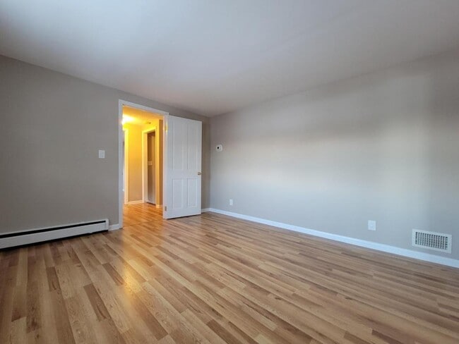 Building Photo - 67 Plum St