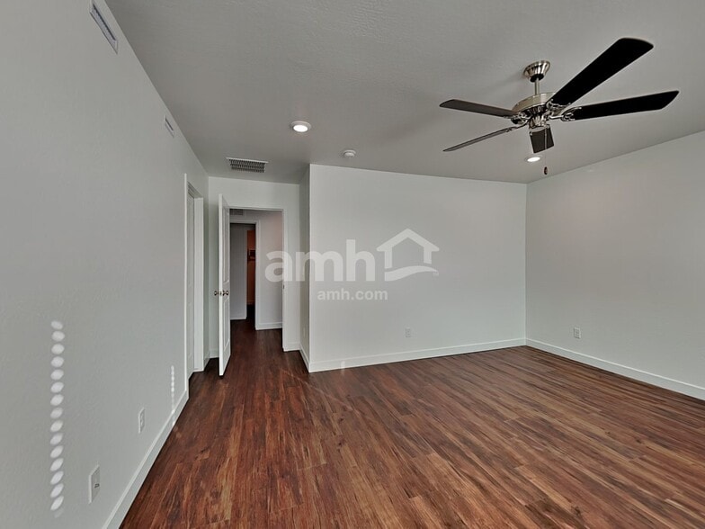 Building Photo - 8318 S 21st Ln