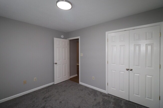 Building Photo - 125 Christopher Dr