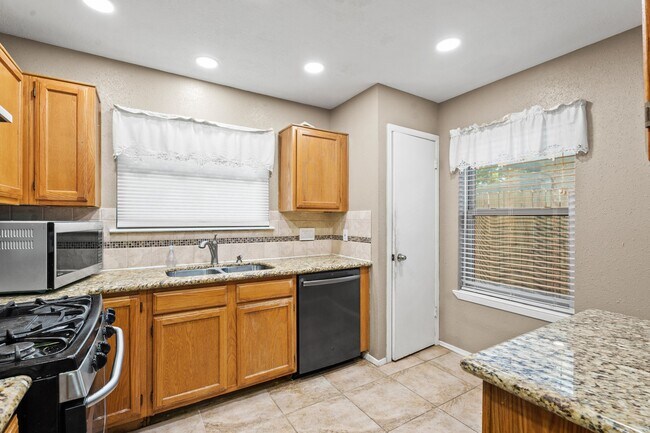 Building Photo - 3877 Pecan Cir