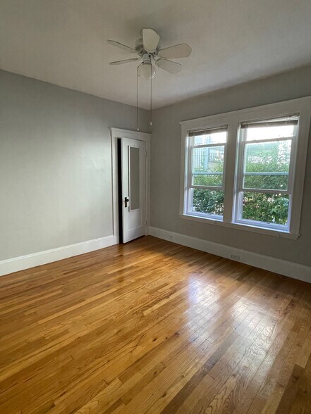 Building Photo - 38 George St