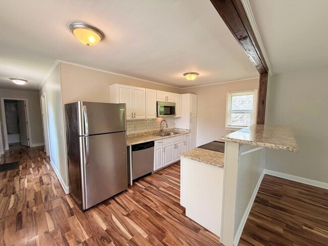 Building Photo - Move-In Ready 3BR Rental with Spacious Yard & Deck