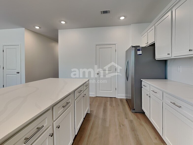 Building Photo - 190 Hickory Pointe Rd