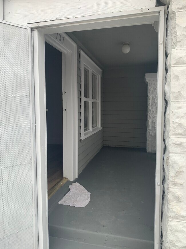 Building Photo - 137 E 31st St