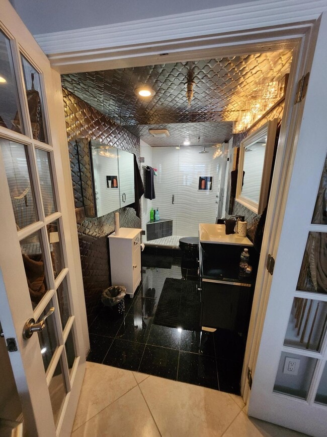 Building Photo - 899 Jeffery St