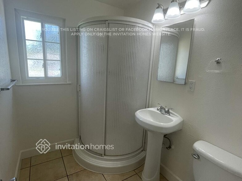 Building Photo - 2800 Northview Dr