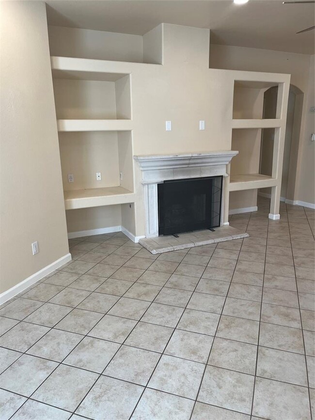 Building Photo - 1704 Ascot Ln