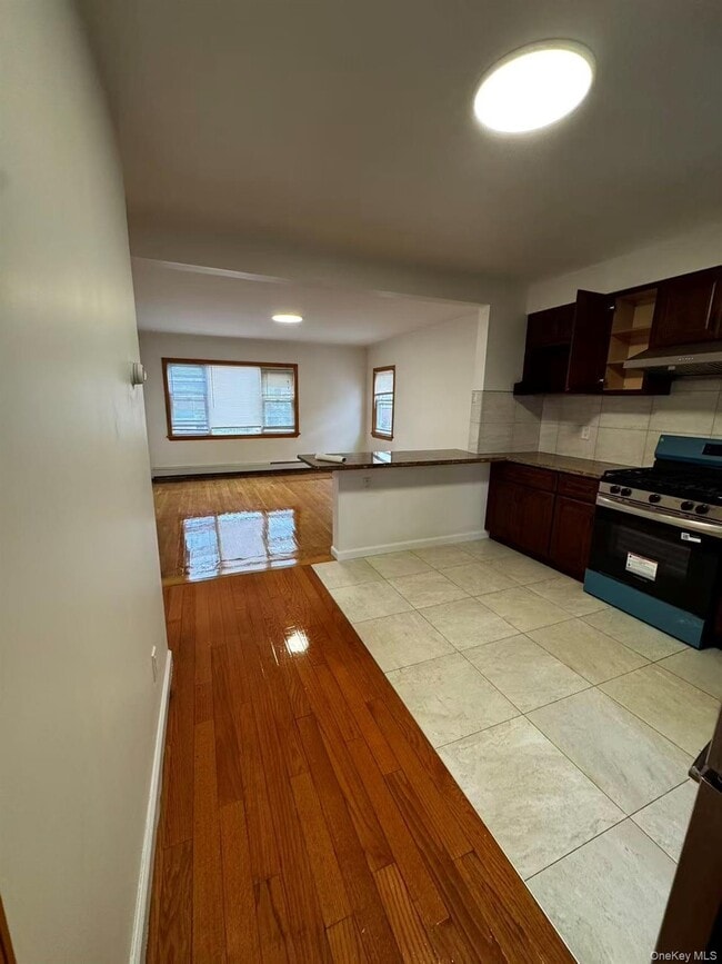 Building Photo - 149-45 19th Ave