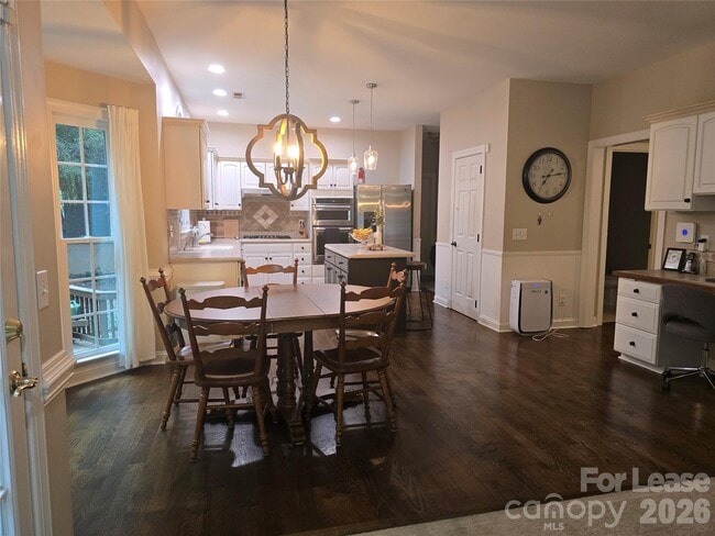 Building Photo - 8800 Ferngrove Ct
