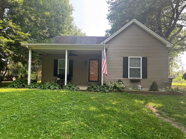 Primary Photo - 104 Maple St
