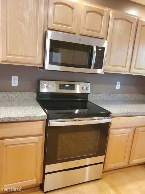 Building Photo - 3 br, 3 bath Condo - 16944 Farmington Rd