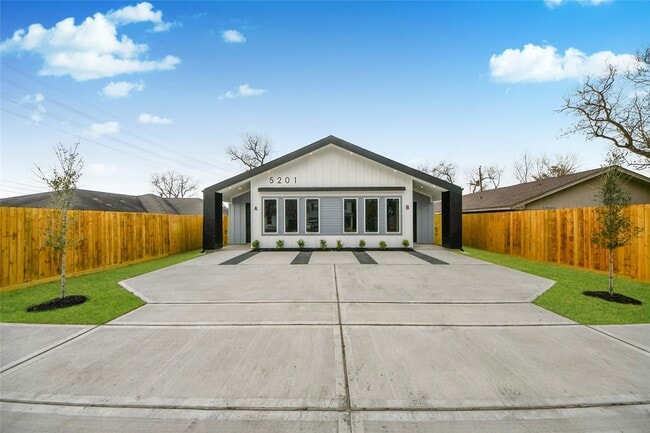 Building Photo - 5201 Fairchild St