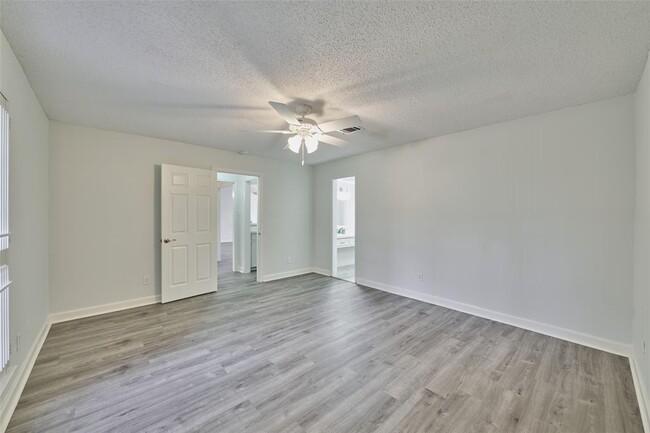 Building Photo - 715 Baltic Ln