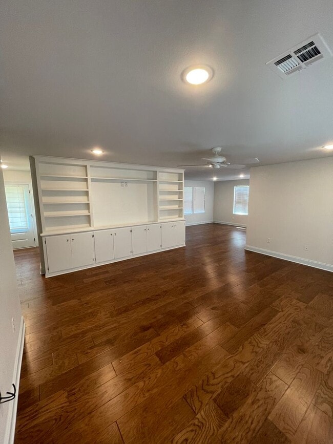 Building Photo - Newly renovated 3/2 home located in Covington
