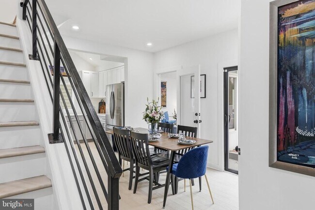 Building Photo - 2211 Franklin St NE