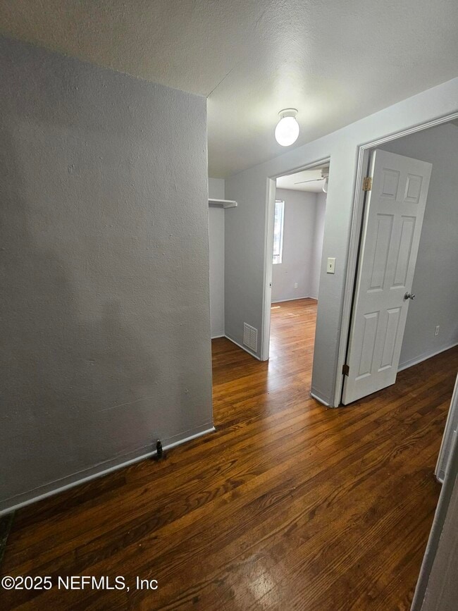 Building Photo - 1501 Osceola St