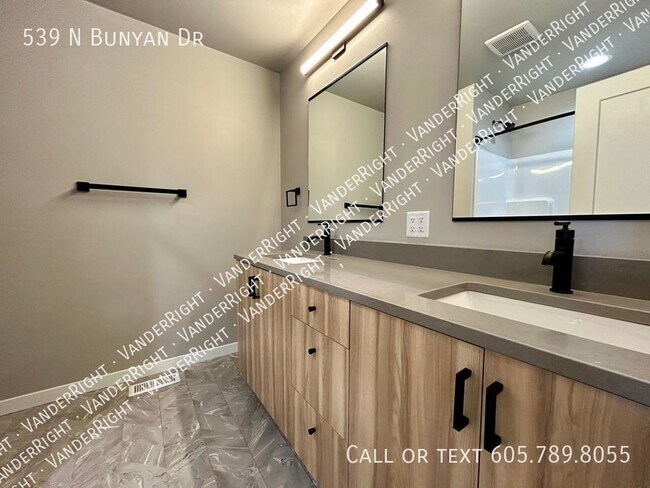 Building Photo - 539 BUNYAN Dr